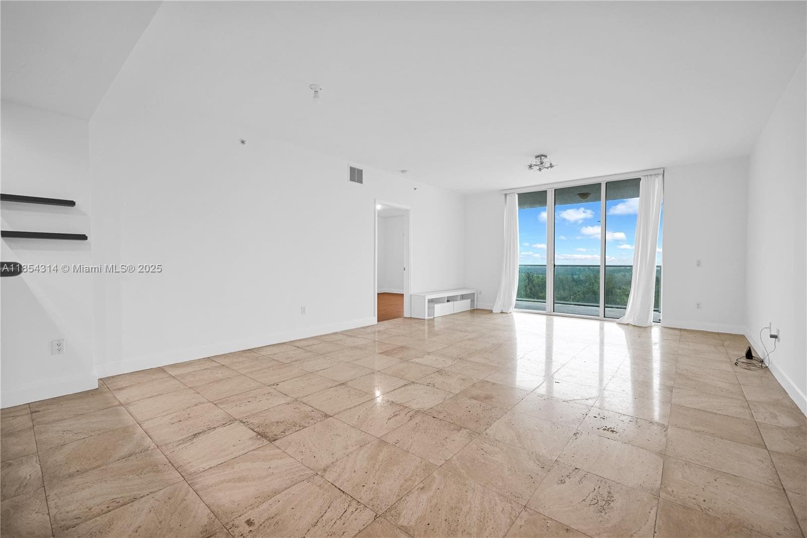 ONE FIFTY ONE AT BISCAYNE · #1605 in North Miami - Photo 9