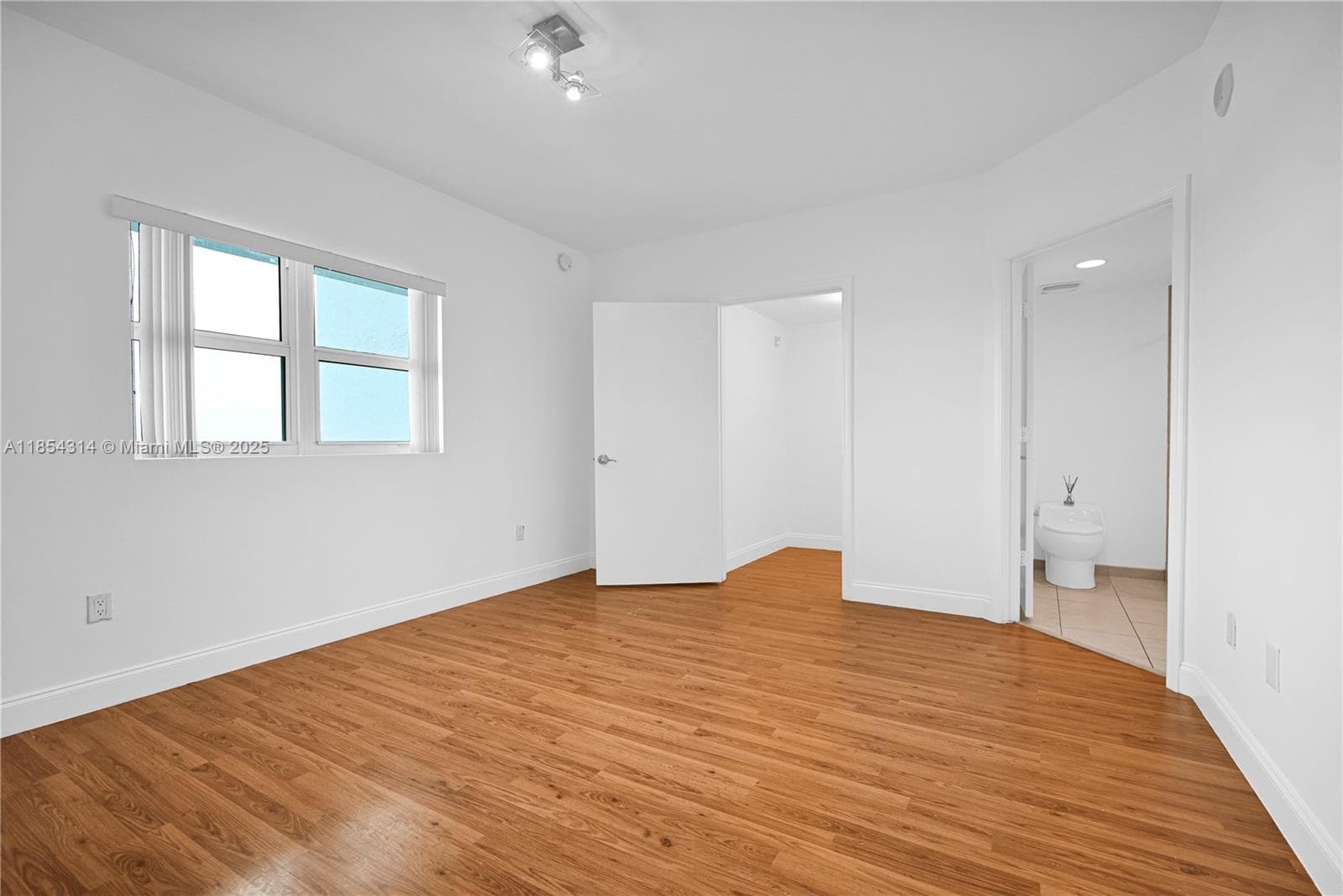 ONE FIFTY ONE AT BISCAYNE · #1605 in North Miami - Photo 15