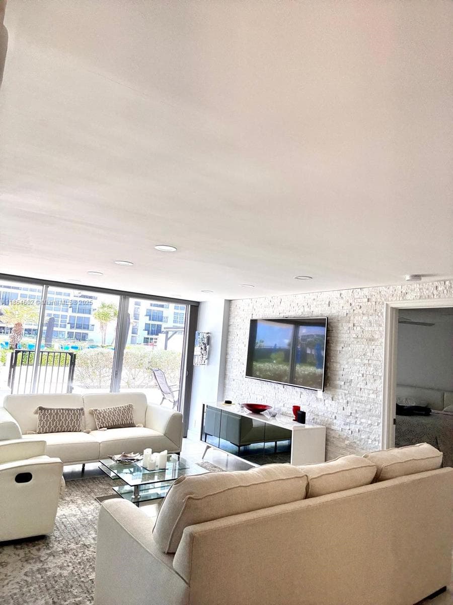 SILVER THATCH ATLANTIC PL · #404 in Pompano Beach - Photo 14