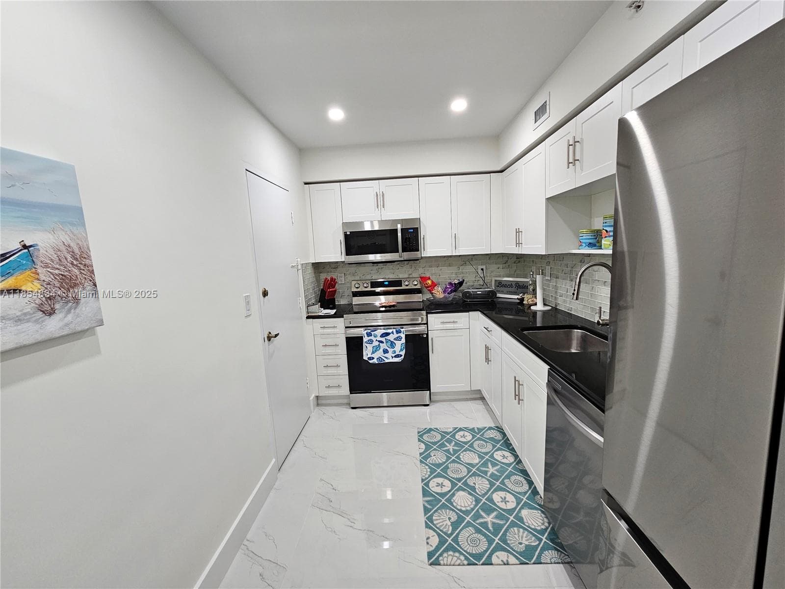 WAVE CONDO · #307 (Ave. April 10 2026) in Hollywood - Photo 9
