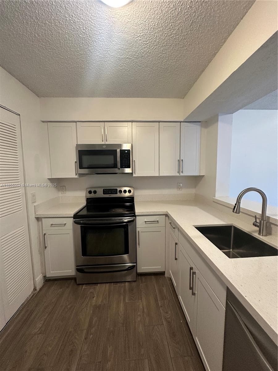 ROYAL POINCIANA · #1202 in Pompano Beach - Photo 2