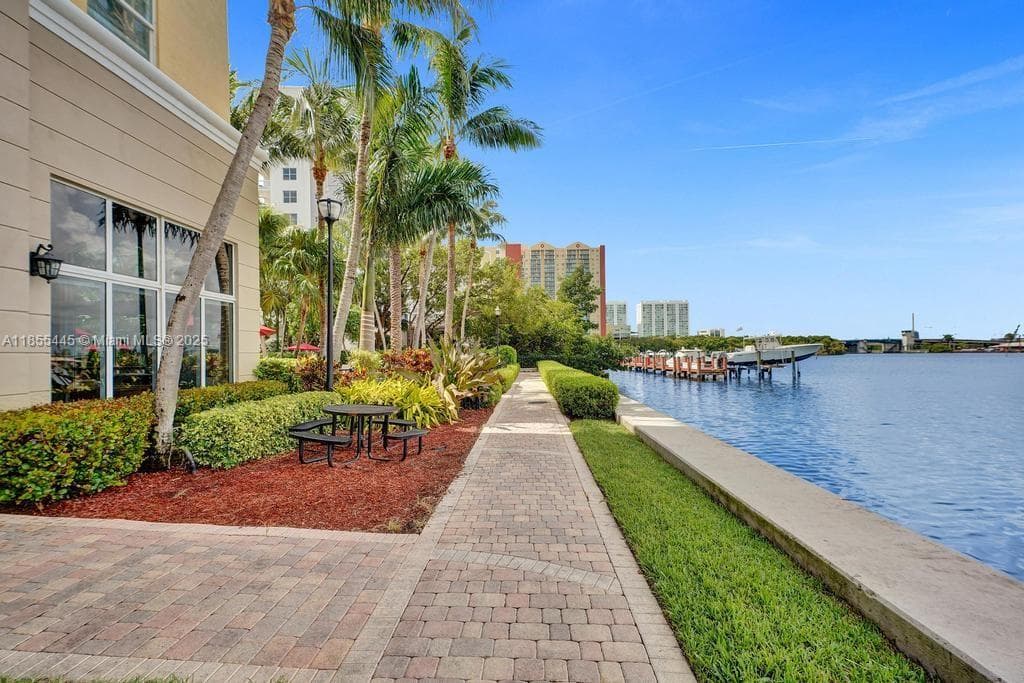 Porto Bellagio · #1511 in Sunny Isles Beach - Photo 42