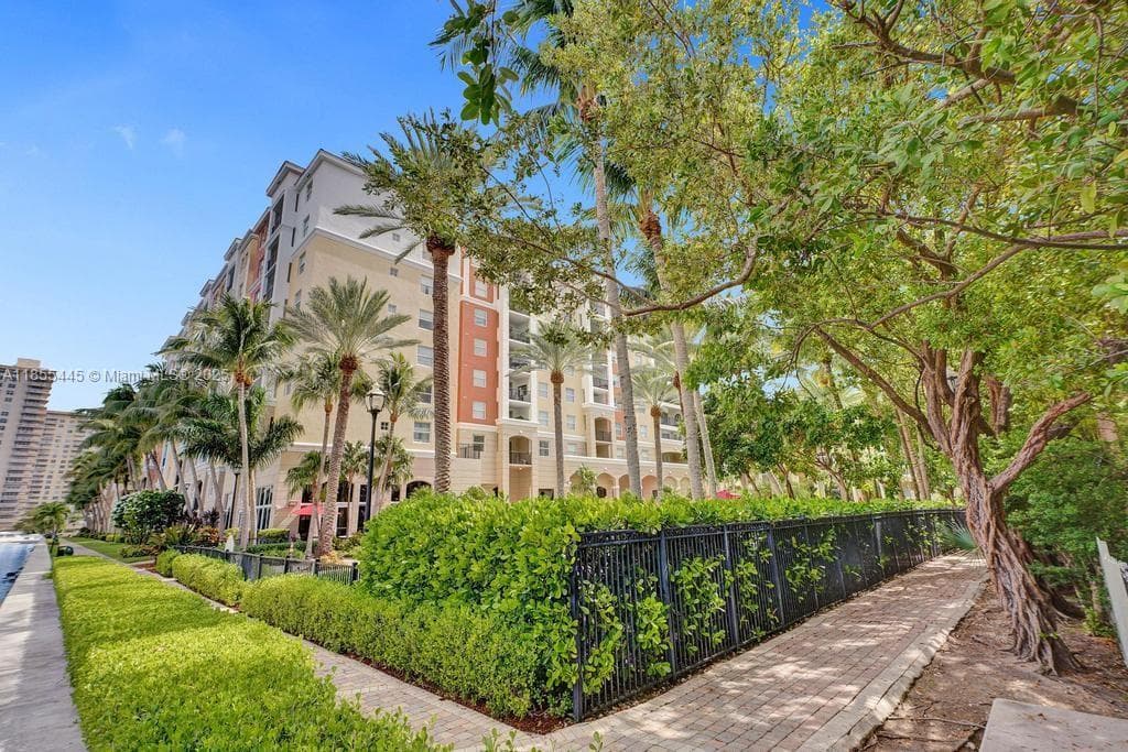 Porto Bellagio · #1511 in Sunny Isles Beach - Photo 38