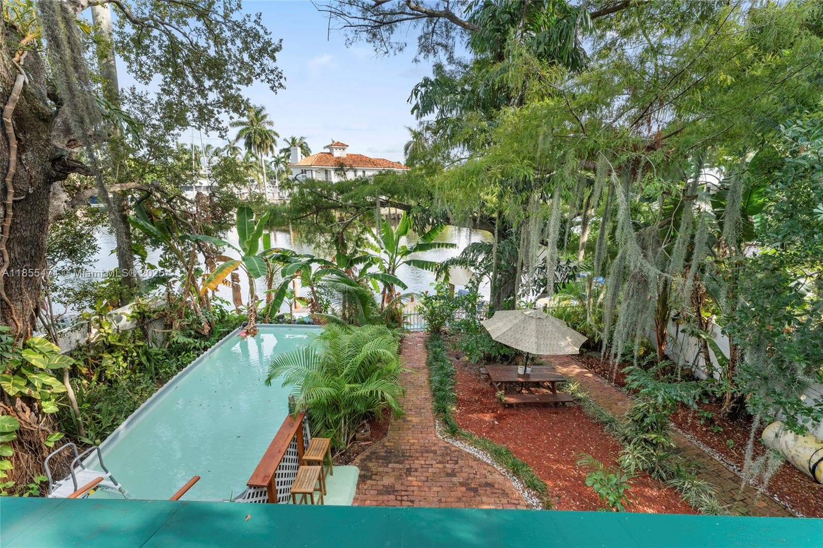 918 Tequesta St photo 2