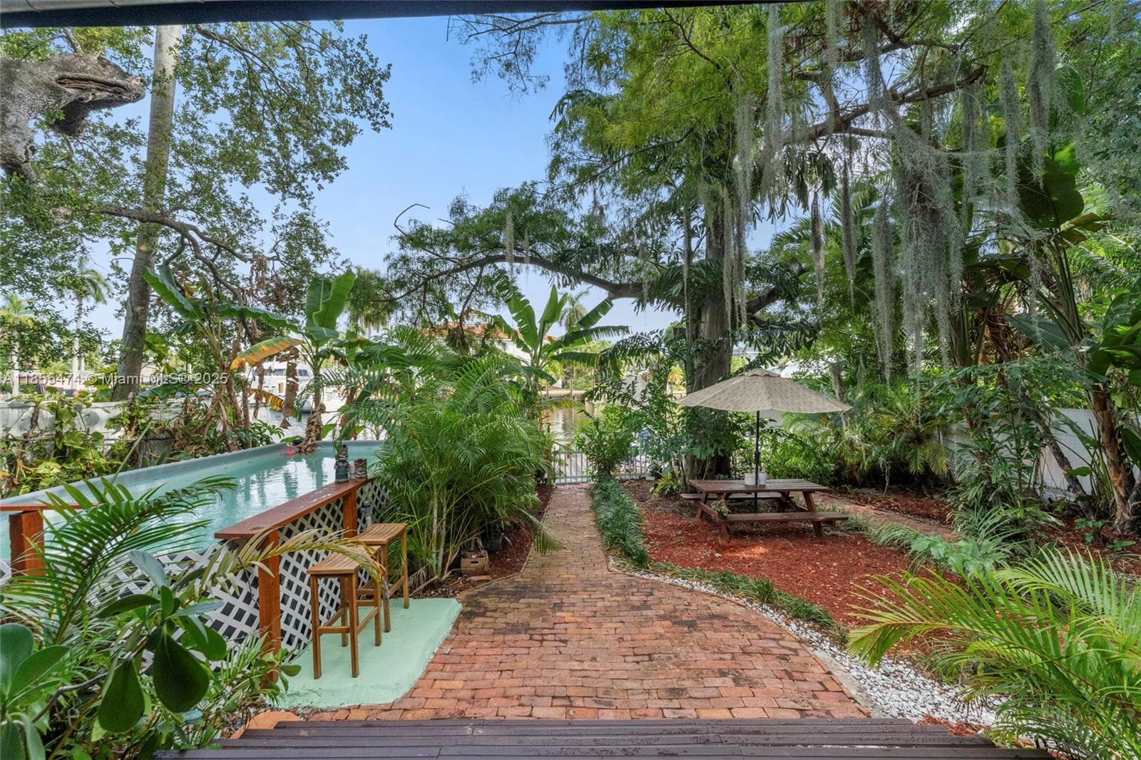 918 Tequesta St photo 30