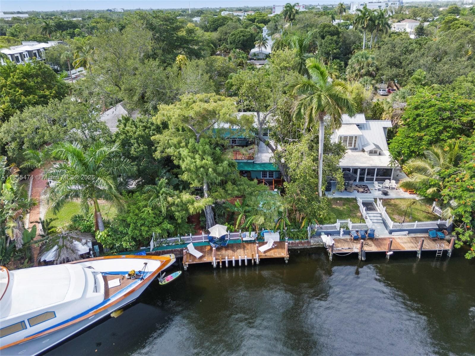 918 Tequesta St photo 33