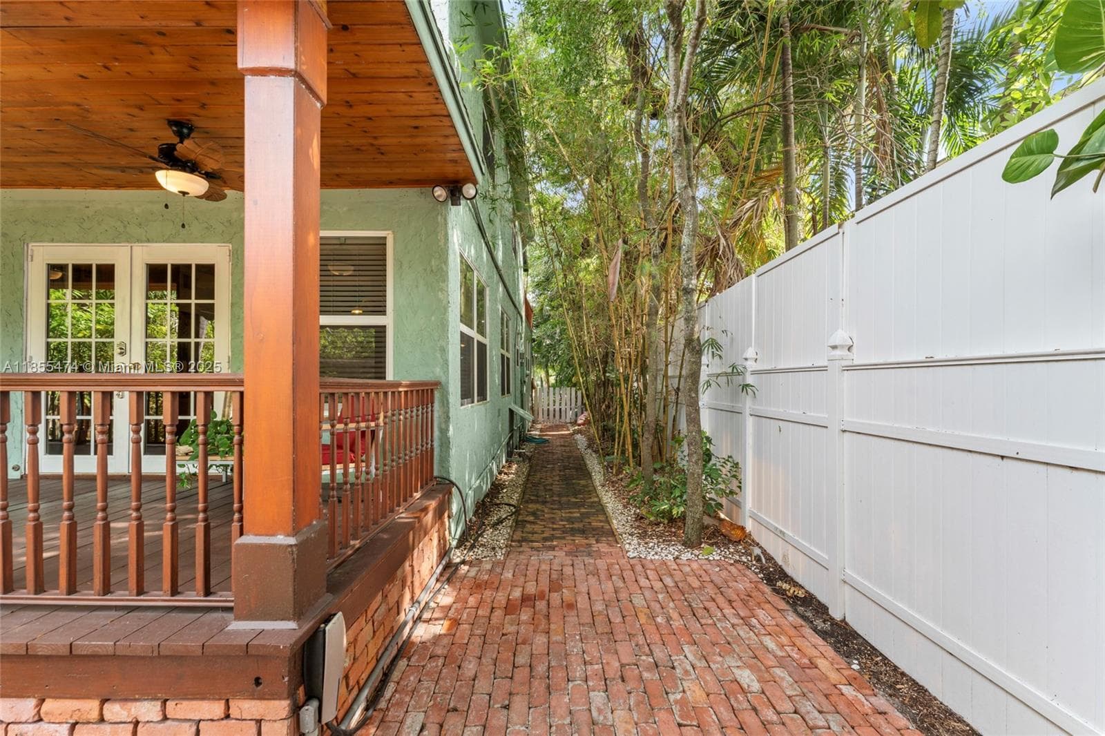 918 Tequesta St photo 37
