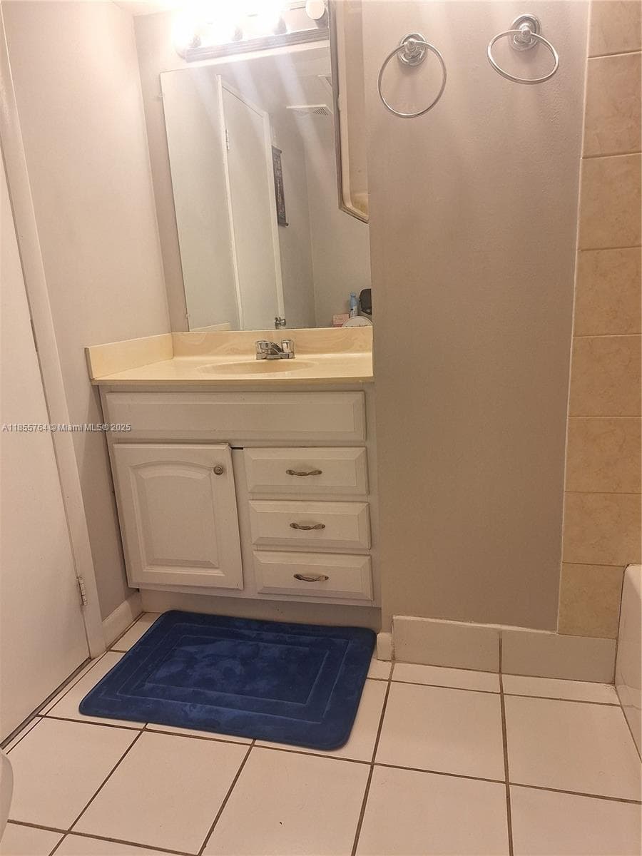 Oakland Shores · #D211 in Oakland Park - Photo 9