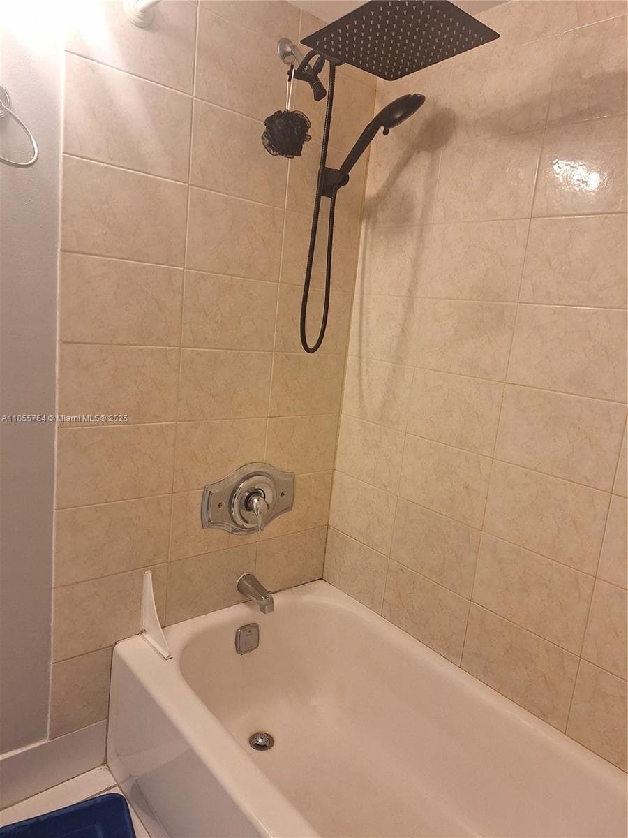 Oakland Shores · #D211 in Oakland Park - Photo 11