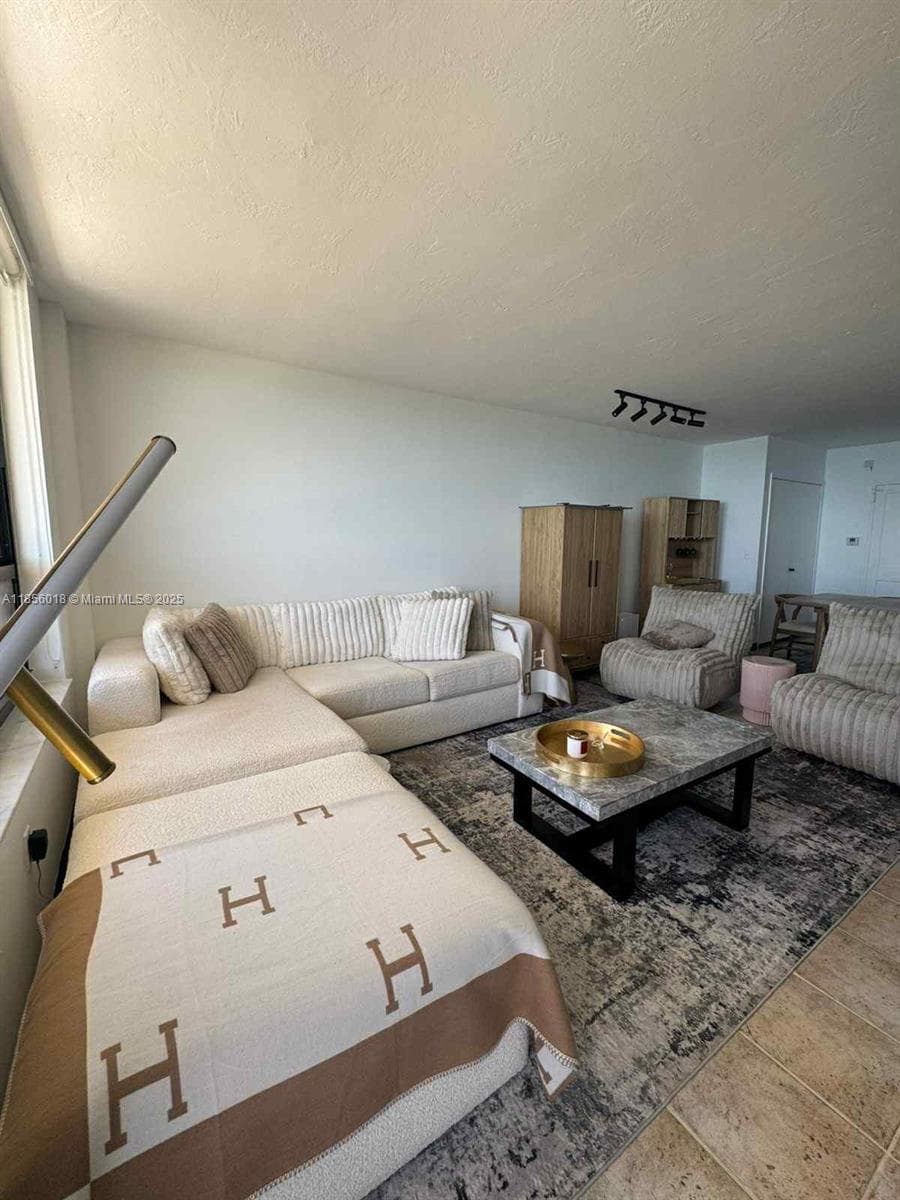 The Plaza of Bal Harbour · #818 in Bal Harbour - Photo 10