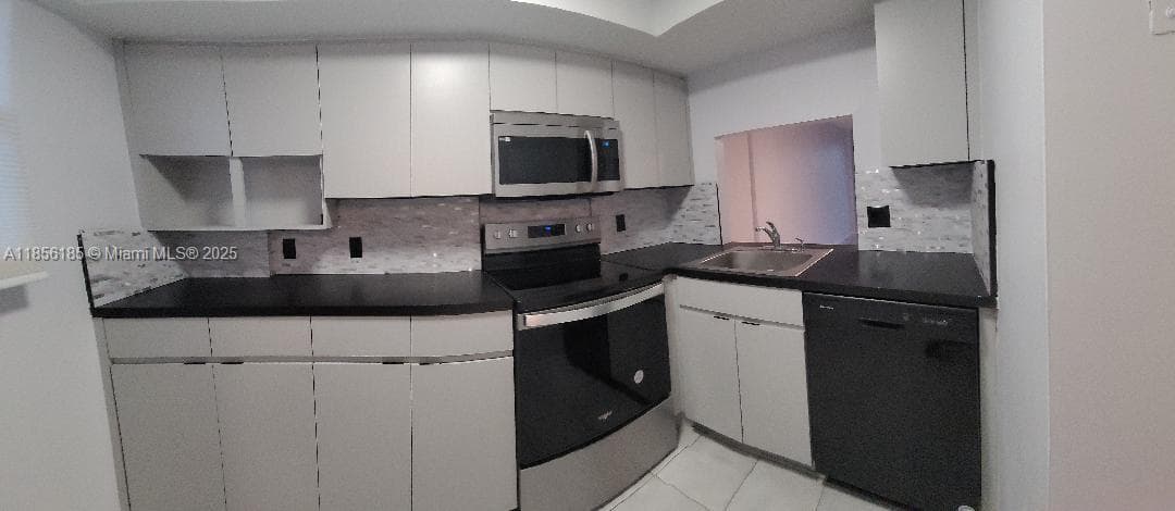 Royal Park Condominium · #3B in Oakland Park - Photo 9