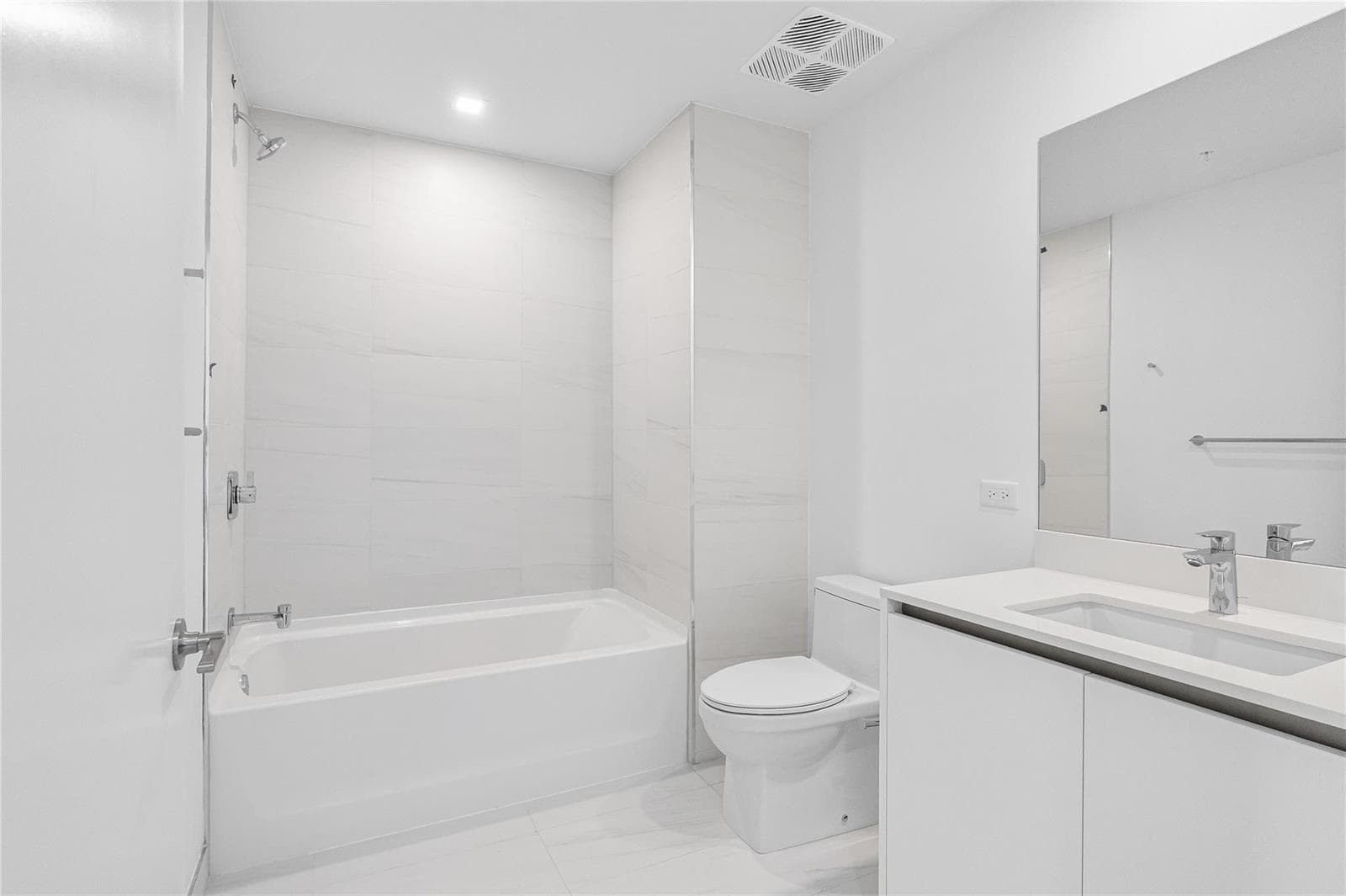 Bathroom #3 Tub