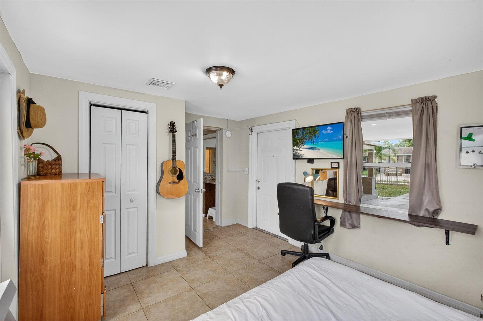 1136 W 7th St Riviera Beach, FL 33404