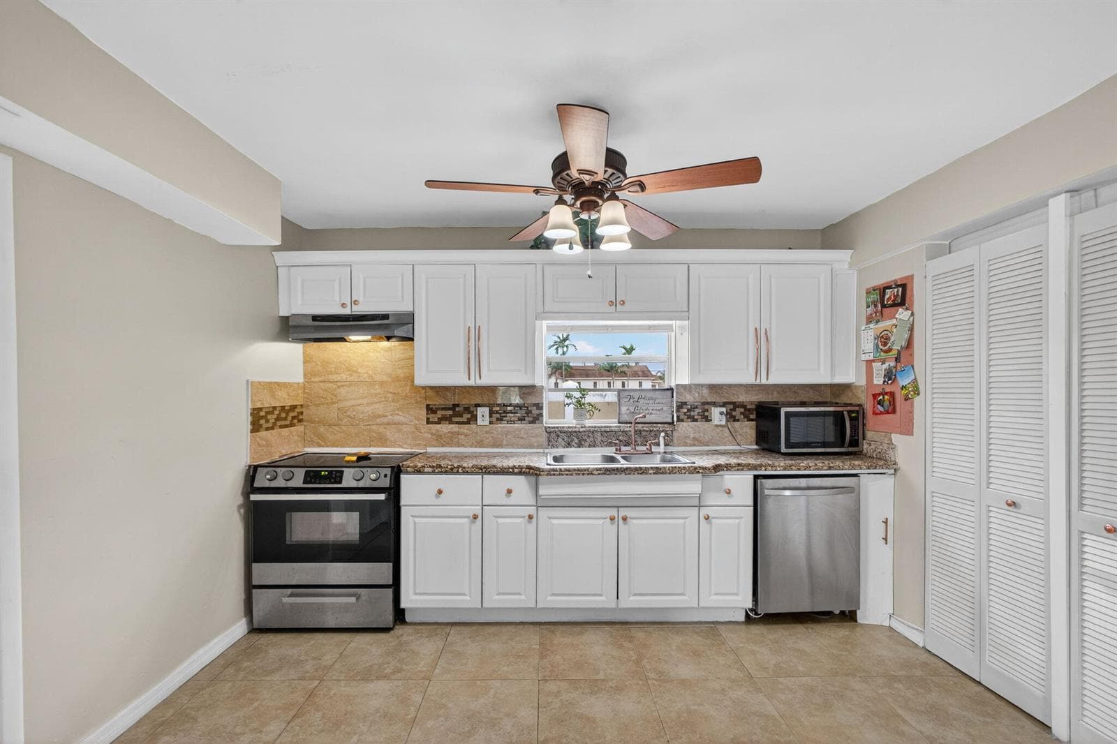 1136 W 7th St Riviera Beach, FL 33404