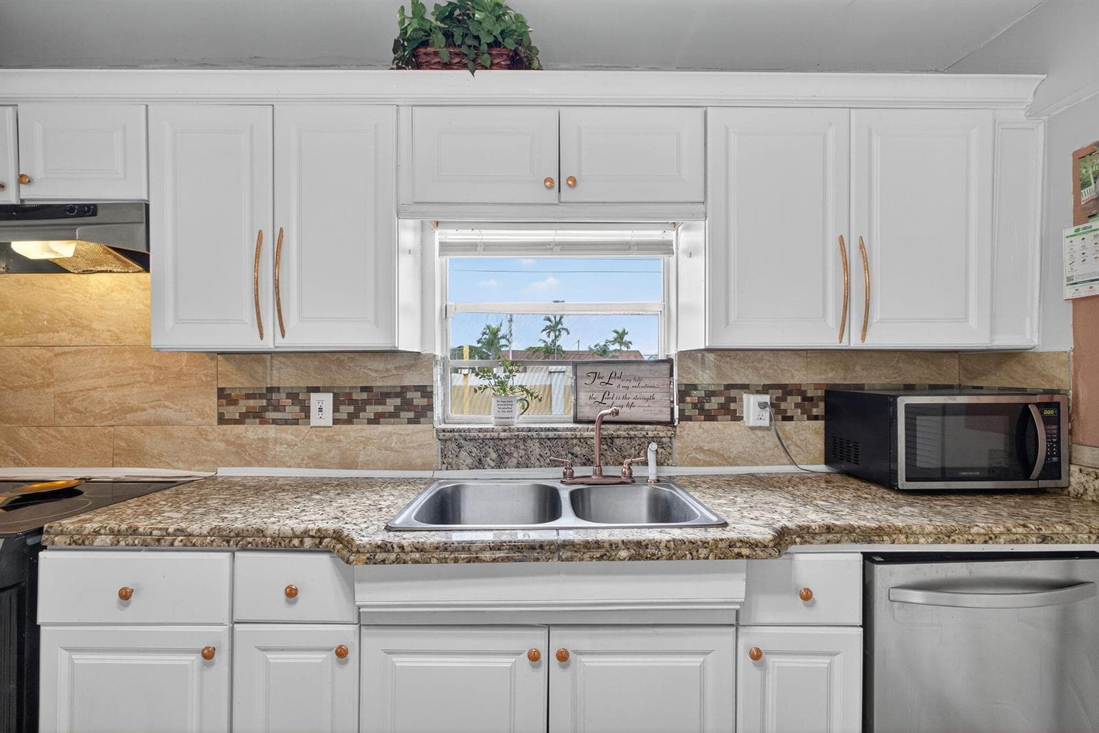 1136 W 7th St Riviera Beach, FL 33404