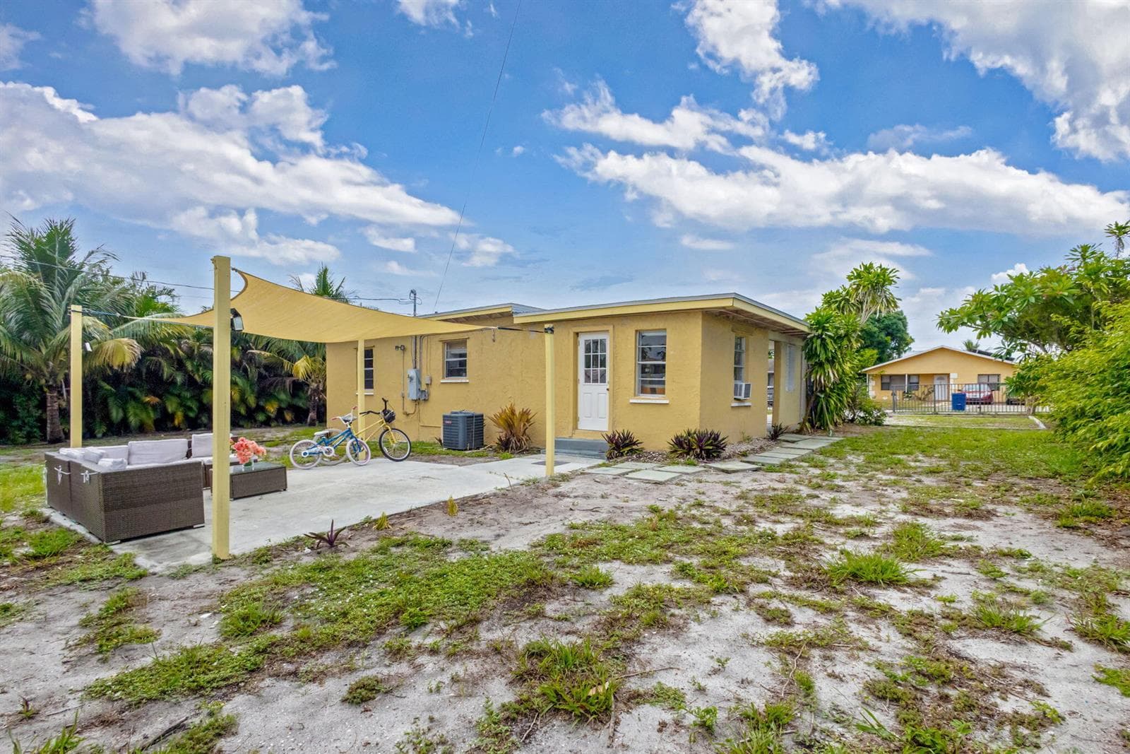 1136 W 7th St Riviera Beach, FL 33404