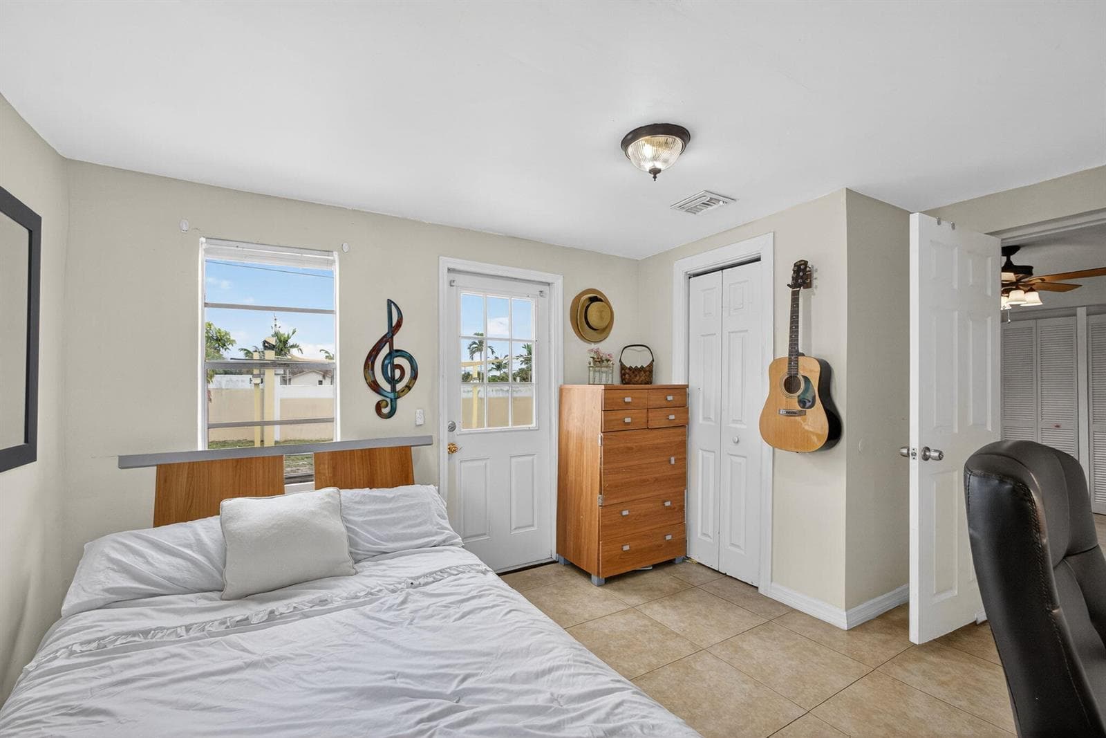 1136 W 7th St Riviera Beach, FL 33404