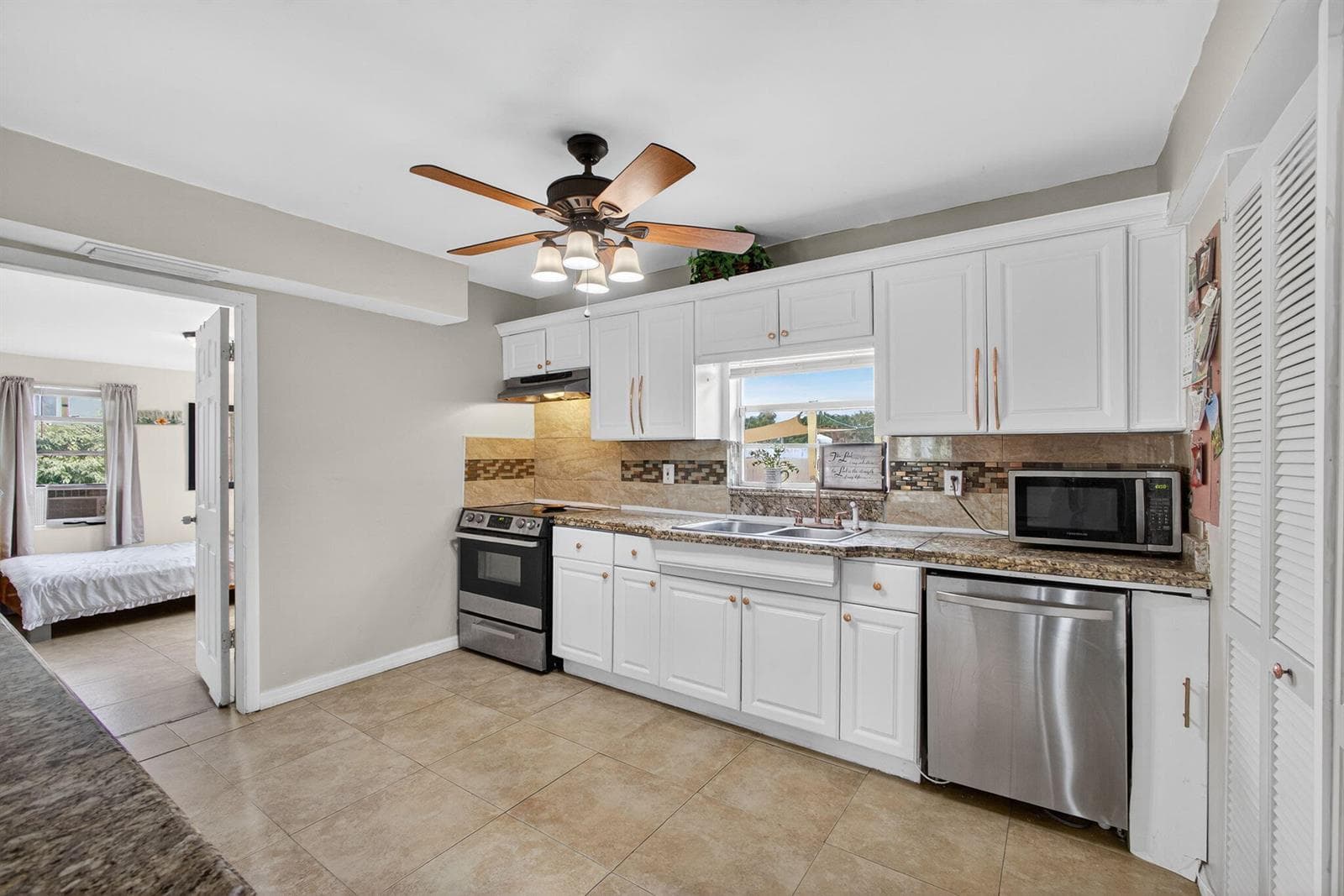 1136 W 7th St Riviera Beach, FL 33404