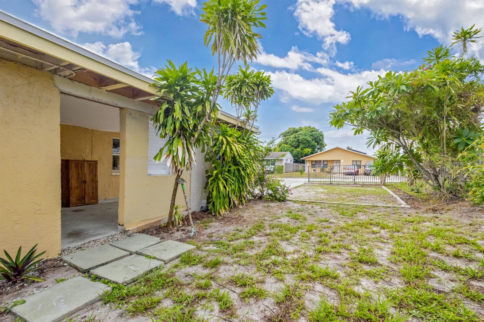 1136 W 7th St Riviera Beach, FL 33404