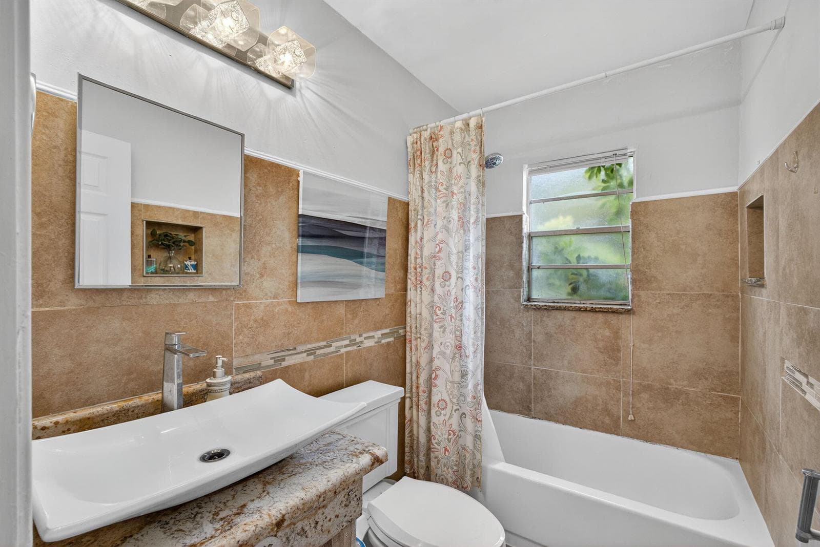 1136 W 7th St Riviera Beach, FL 33404