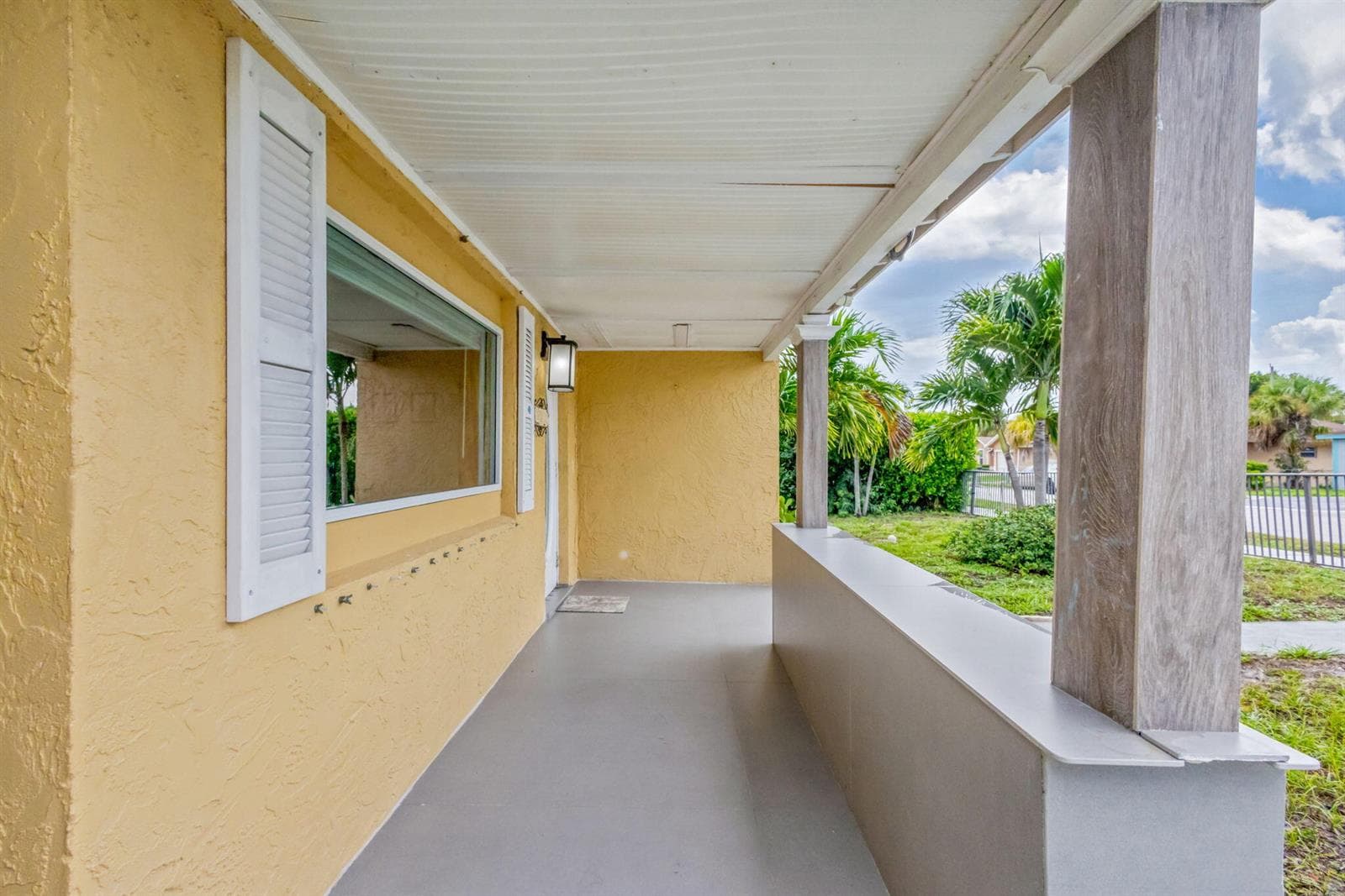 1136 W 7th St Riviera Beach, FL 33404