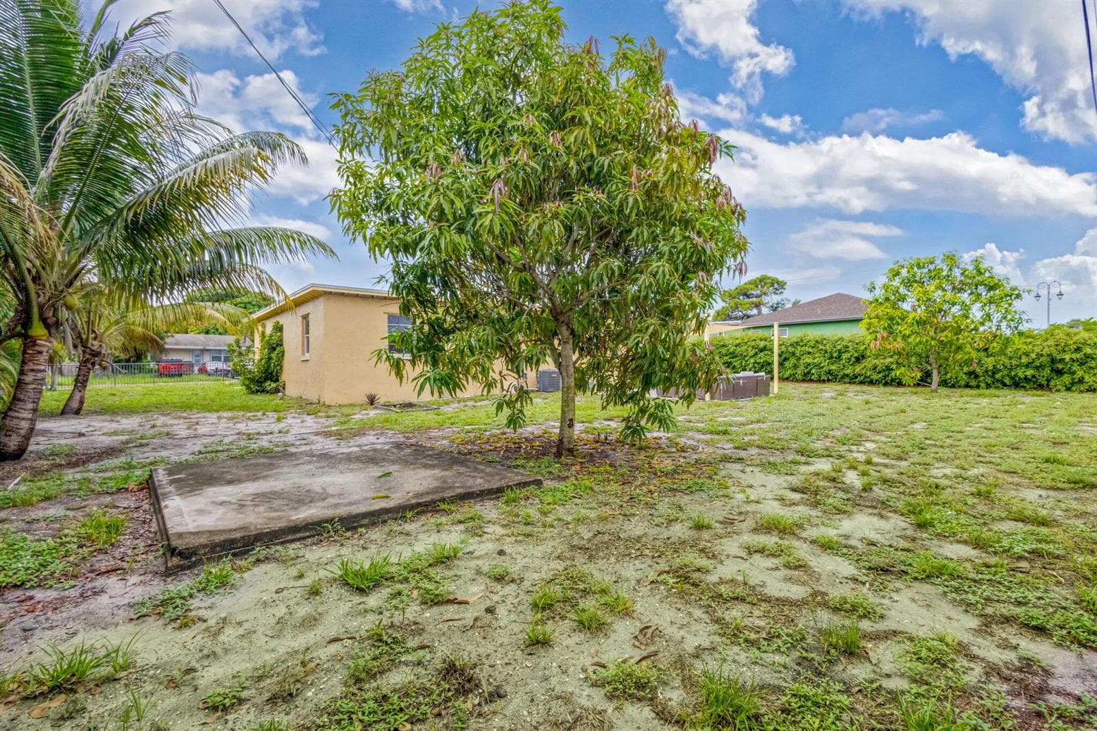 1136 W 7th St Riviera Beach, FL 33404