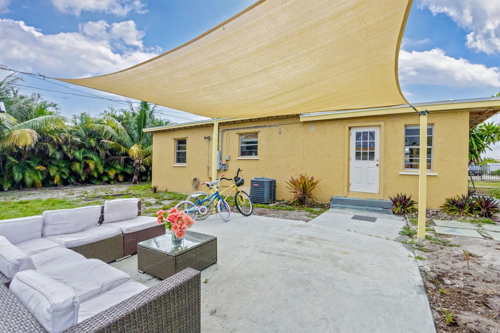 1136 W 7th St Riviera Beach, FL 33404