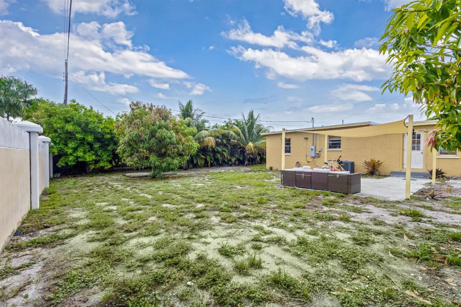 1136 W 7th St Riviera Beach, FL 33404