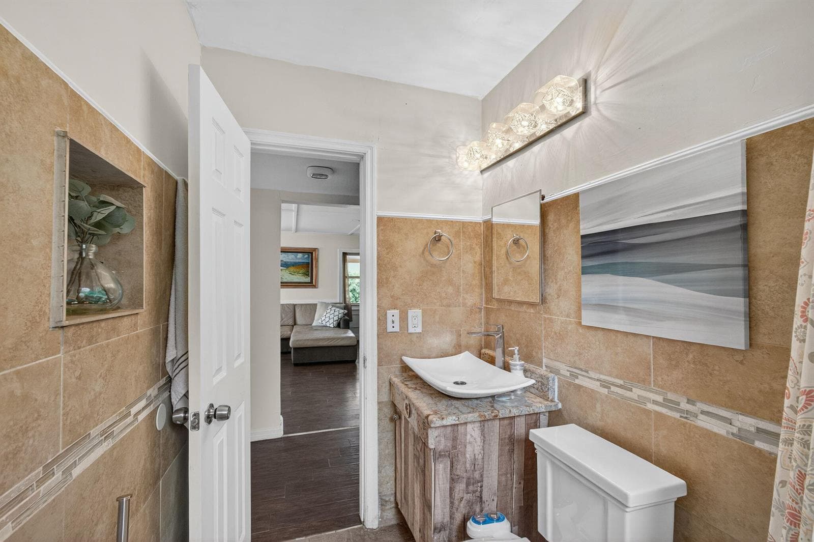 1136 W 7th St Riviera Beach, FL 33404