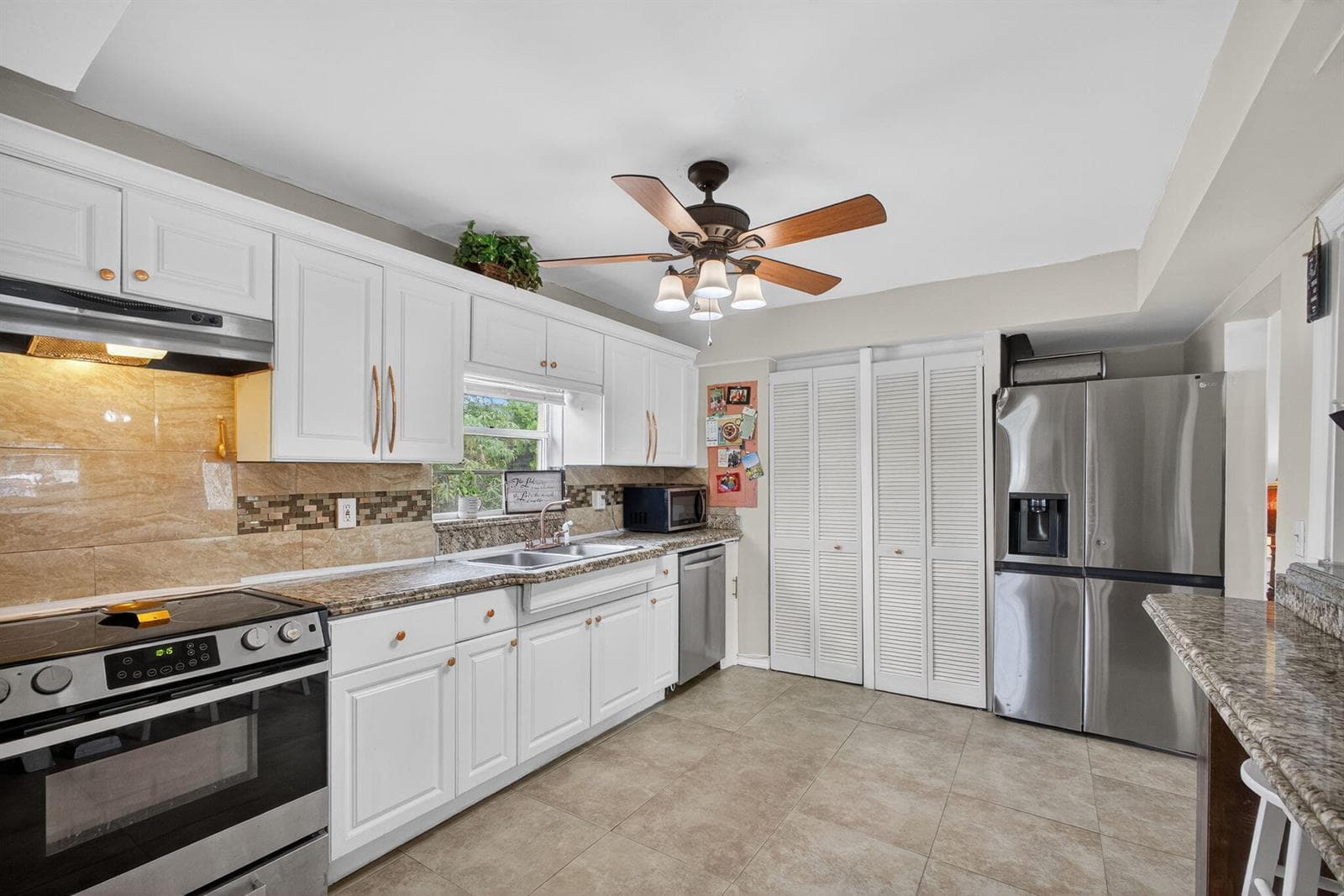 1136 W 7th St Riviera Beach, FL 33404