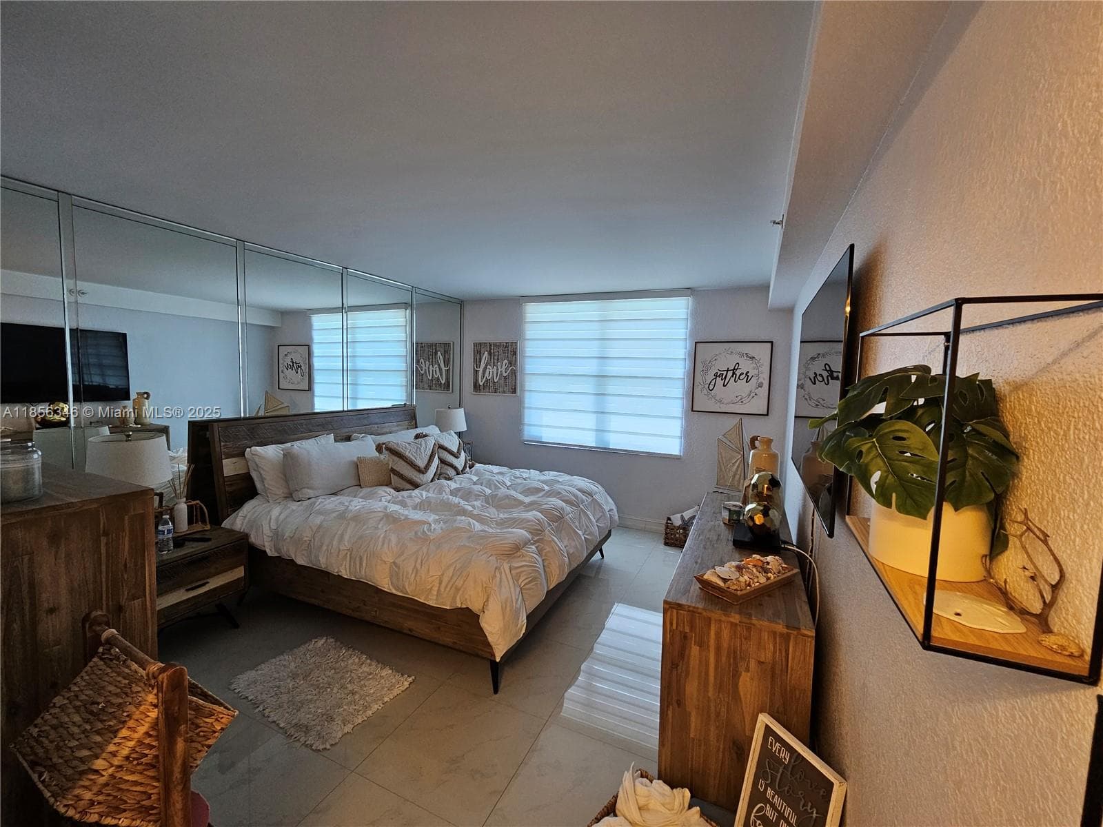 WAVE CONDO · #1115 (Ave. April 10 2026) in Hollywood - Photo 23