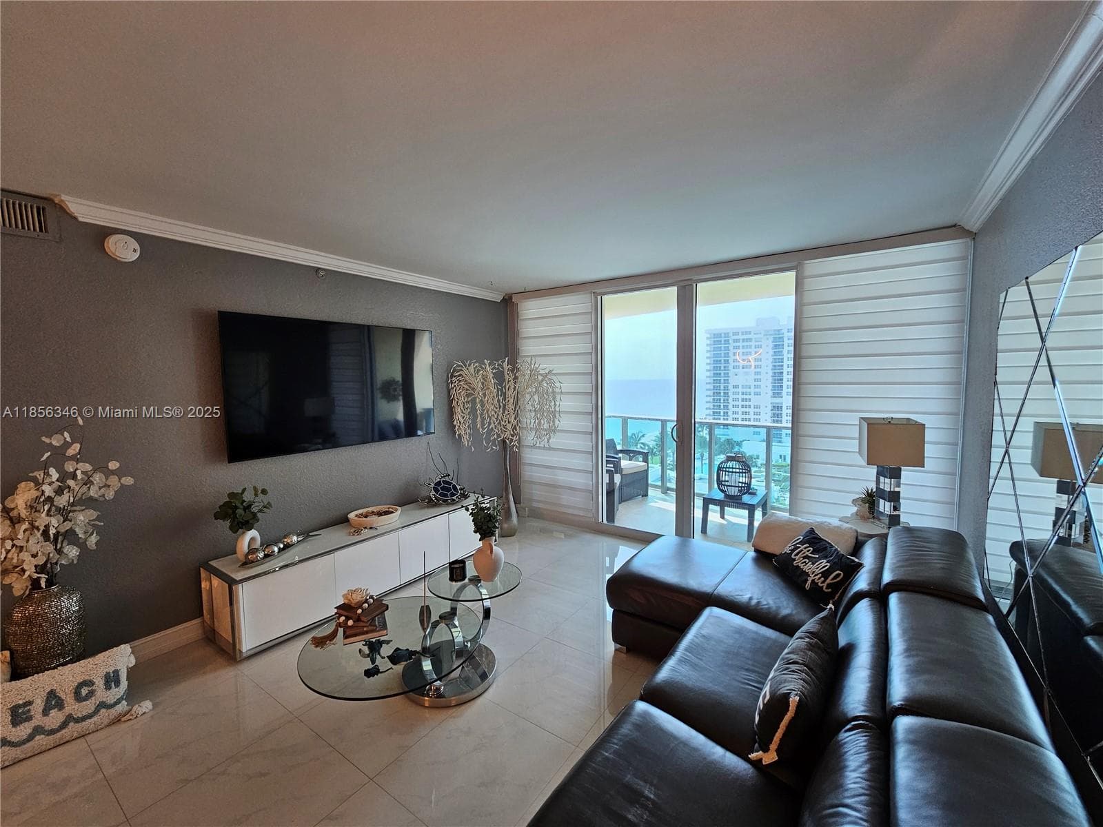 WAVE CONDO · #1115 (Ave. April 10 2026) in Hollywood - Photo 13