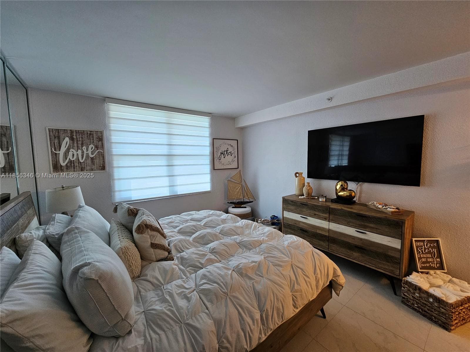 WAVE CONDO · #1115 (Ave. April 10 2026) in Hollywood - Photo 24