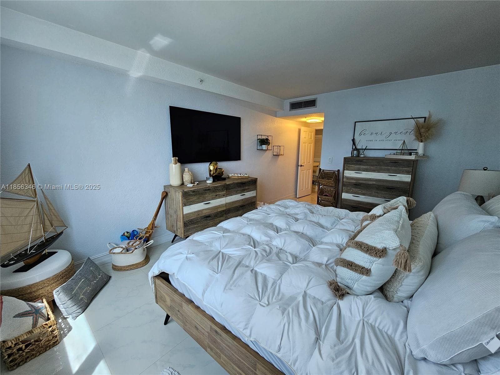 WAVE CONDO · #1115 (Ave. April 10 2026) in Hollywood - Photo 30