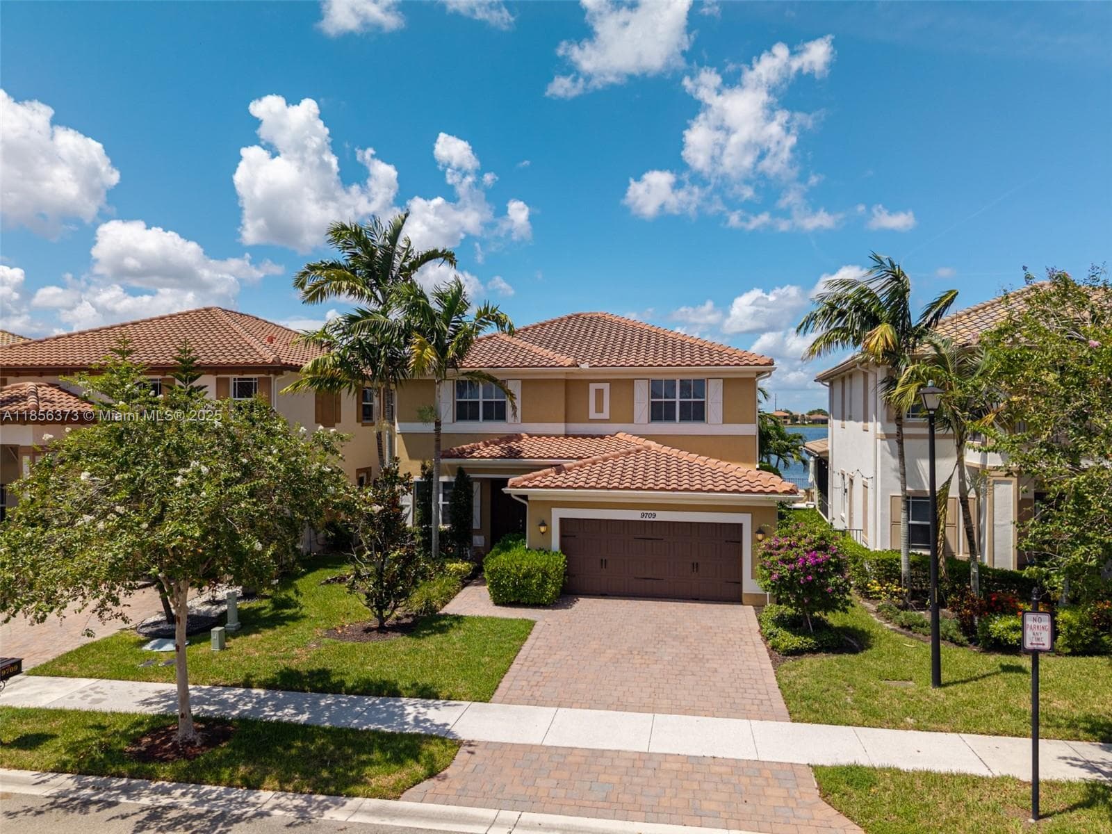 9709 Blue Isle Bay photo 1