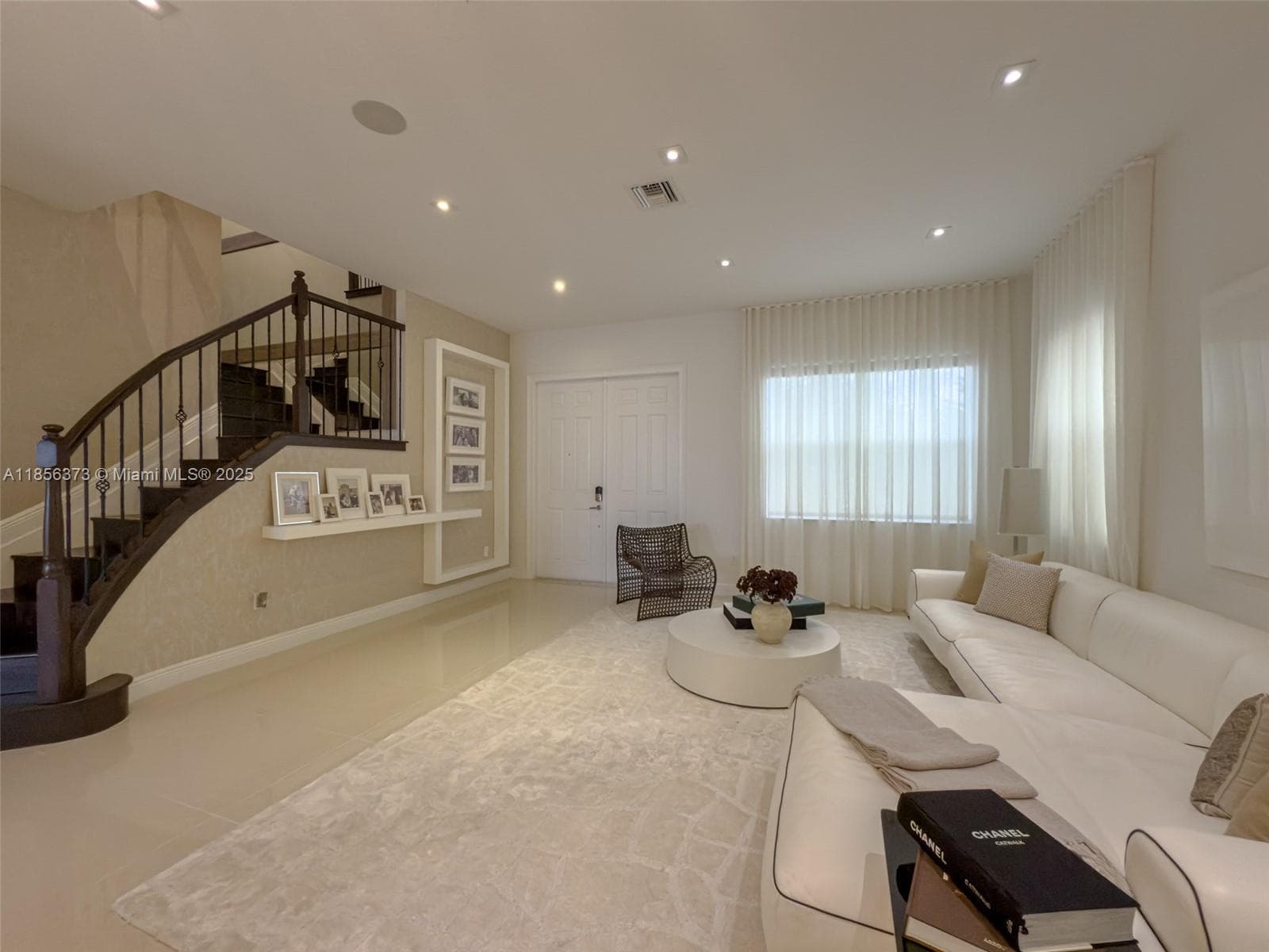 9709 Blue Isle Bay photo 4