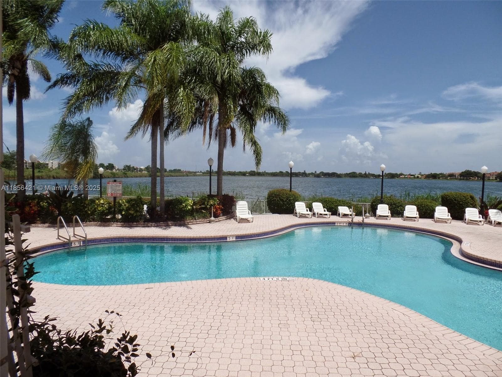 LAKEVIEW CLUB CONDO · #107 in Oakland Park - Photo 17