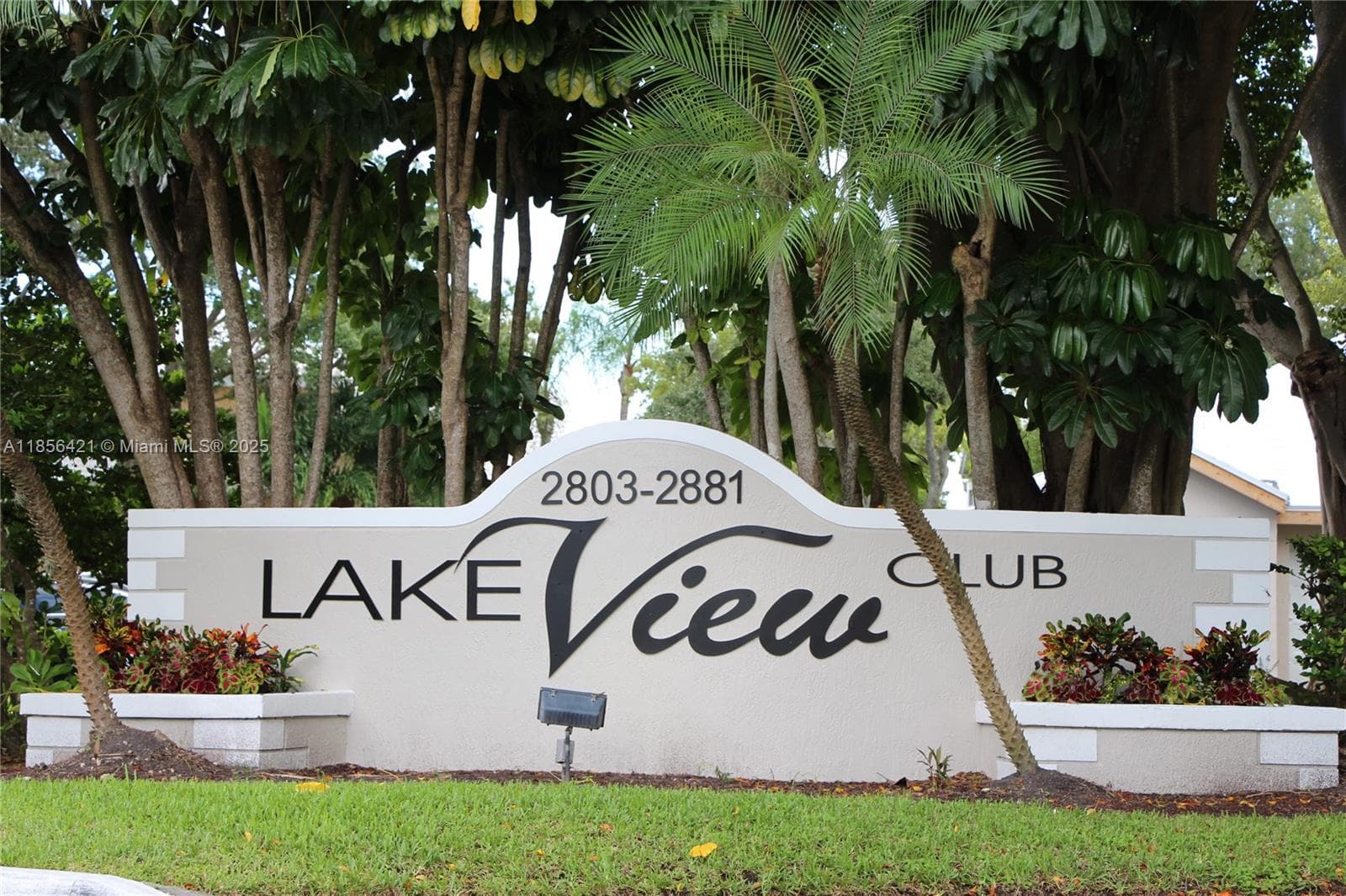 LAKEVIEW CLUB CONDO · #107 in Oakland Park - Photo 12