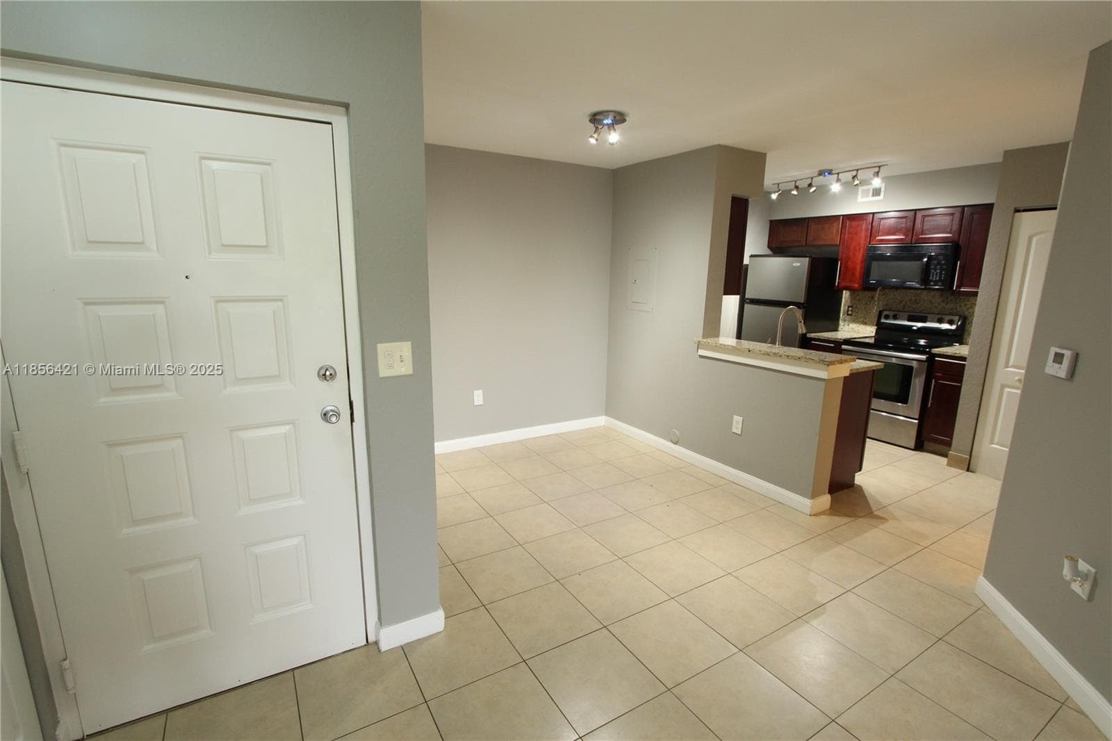 LAKEVIEW CLUB CONDO · #107 in Oakland Park - Photo 3