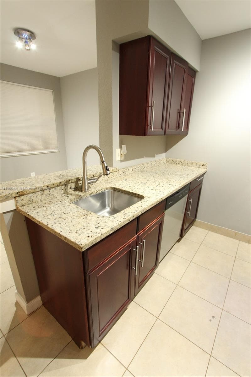 LAKEVIEW CLUB CONDO · #107 in Oakland Park - Photo 5