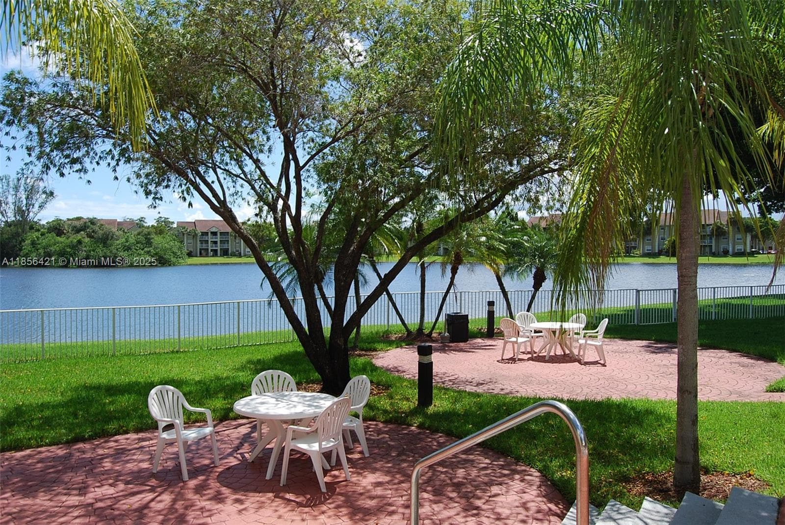 LAKEVIEW CLUB CONDO · #107 in Oakland Park - Photo 20