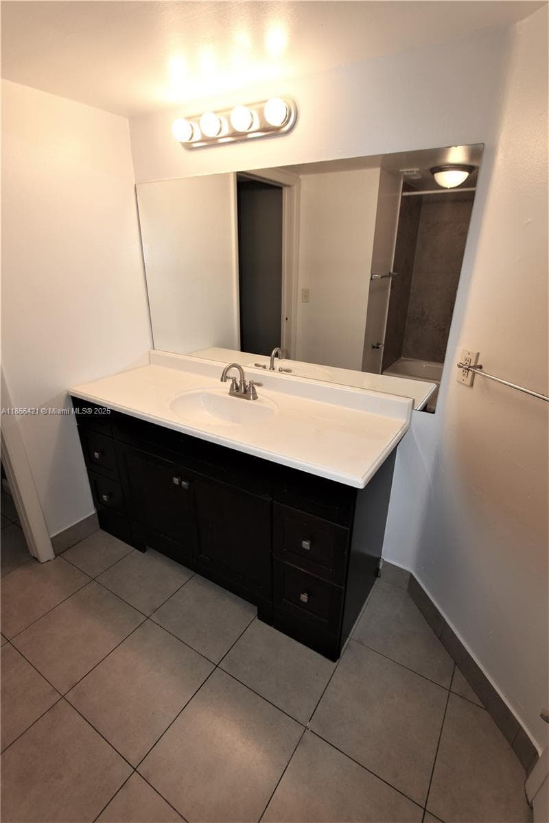 LAKEVIEW CLUB CONDO · #107 in Oakland Park - Photo 10