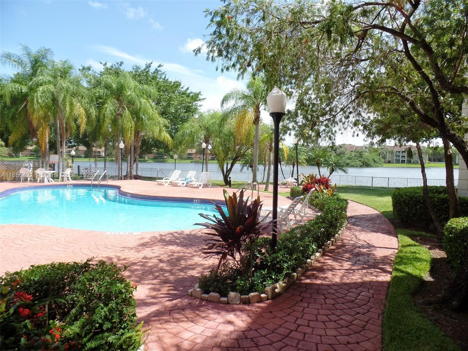 LAKEVIEW CLUB CONDO · #107 in Oakland Park - Photo 14