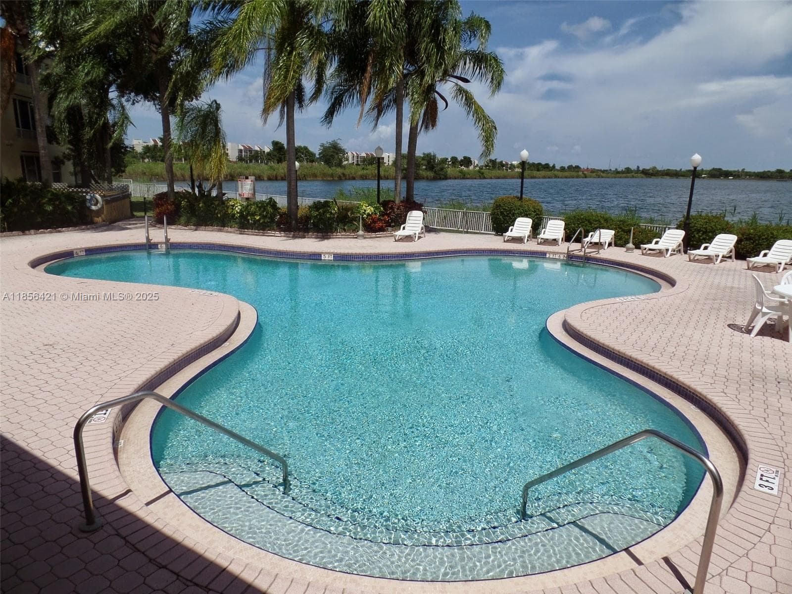 LAKEVIEW CLUB CONDO · #107 in Oakland Park - Photo 18