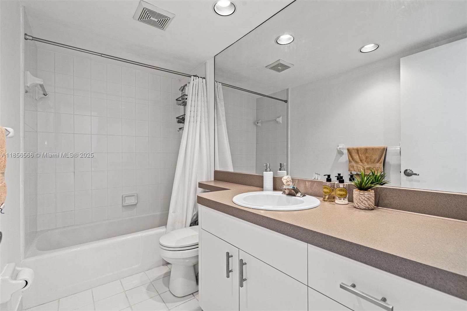 Heritage Landings Co · #203E in Fort Lauderdale - Photo 15