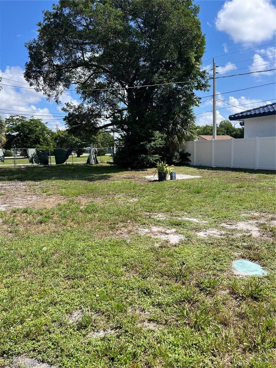905 NW 5th St photo 13