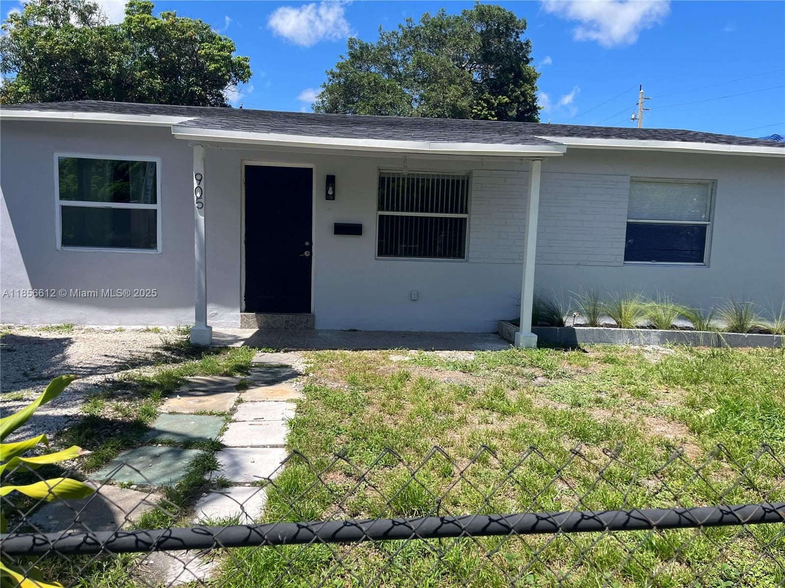 905 NW 5th St photo 1