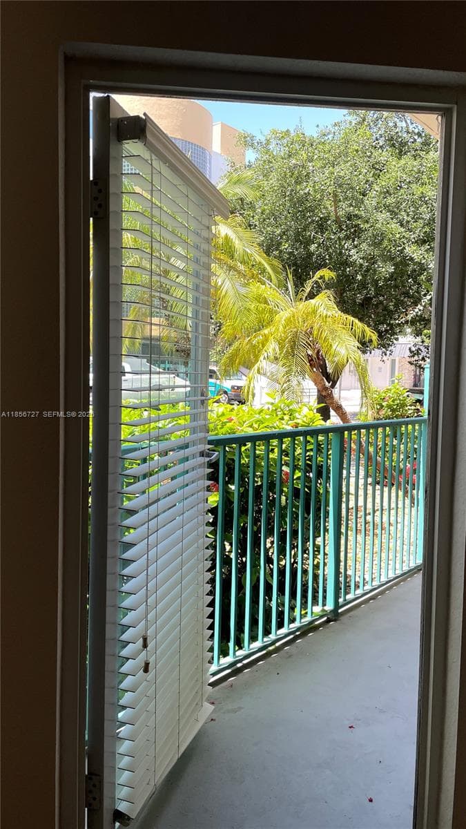 VALENCIA CONDO · #127 in South Miami - Photo 14