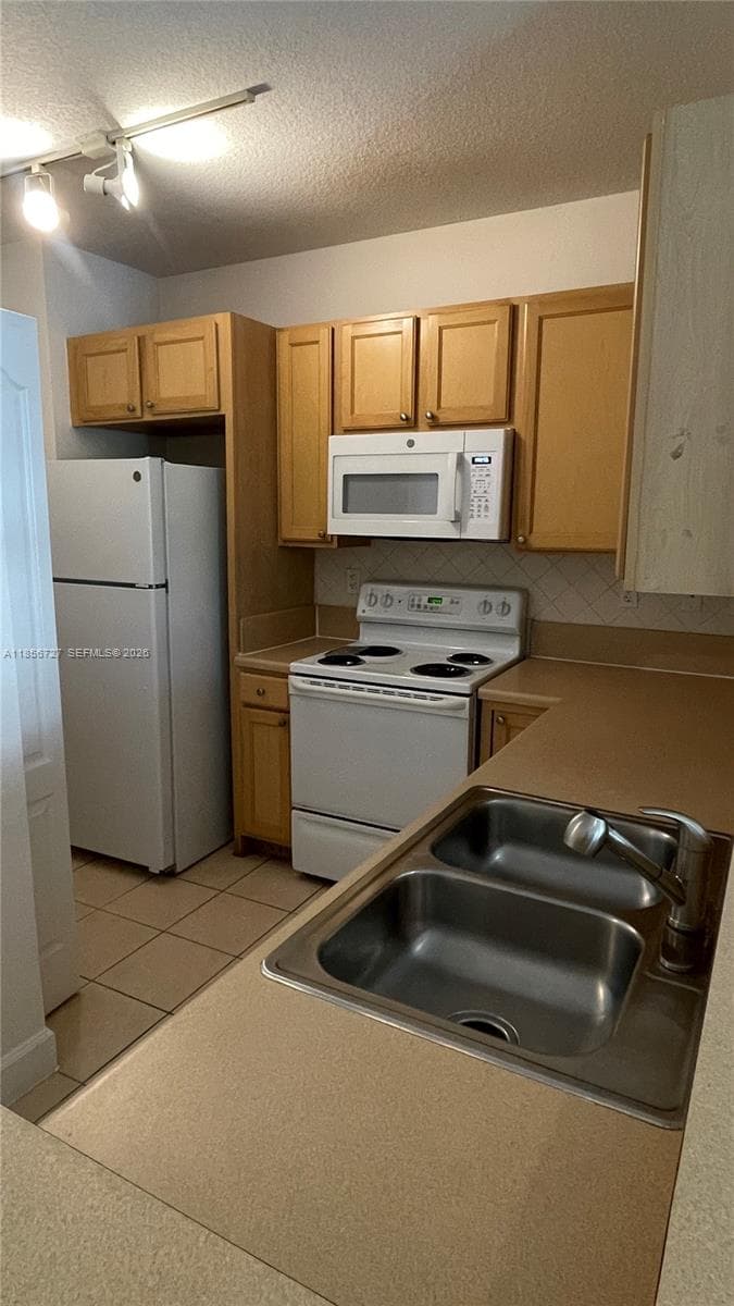 VALENCIA CONDO · #127 in South Miami - Photo 8