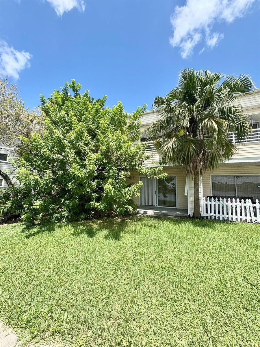 SUMMER LAKE · #106 in Oakland Park - Photo 1